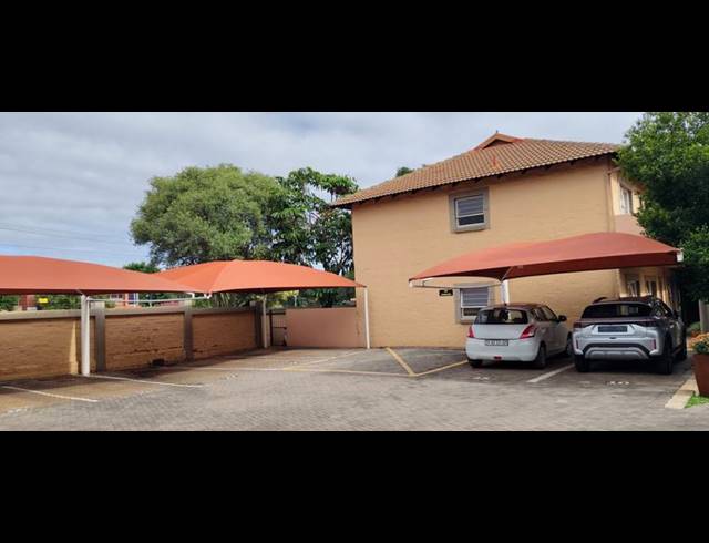 2 BEDROOM TOWNHOUSE FOR SALE IN SINOVILLE